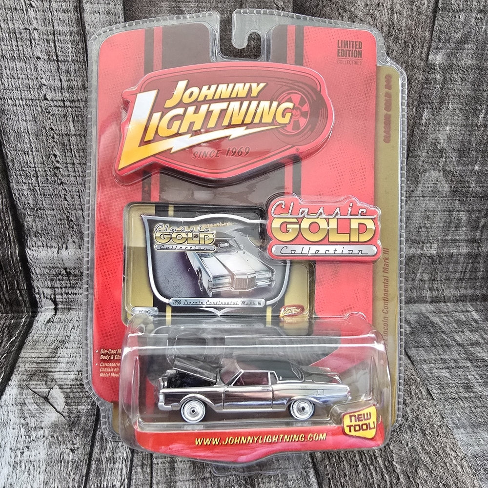 Johnny Lightning Classic Gold R40 1969 Lincoln Continental Diecast Metal Toy